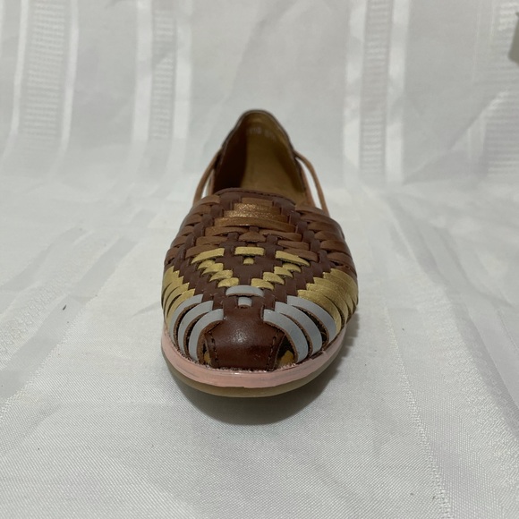 Traditional sandals - Picture 3 of 5